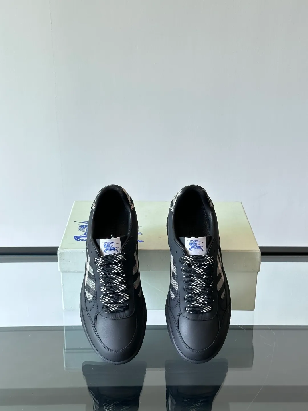Men's shoes 💰p420 "Burberr＊" men's classic low-top sneakers, reinterpreted with Vintage retro plaid cotton and cowhide materials, decorated with a new brand logo. First-layer sheepskin lining, embossed Burberry lettering logo on the heel, T men's shoes 💰pU original outsole! Code number 38-44 (45 customized)